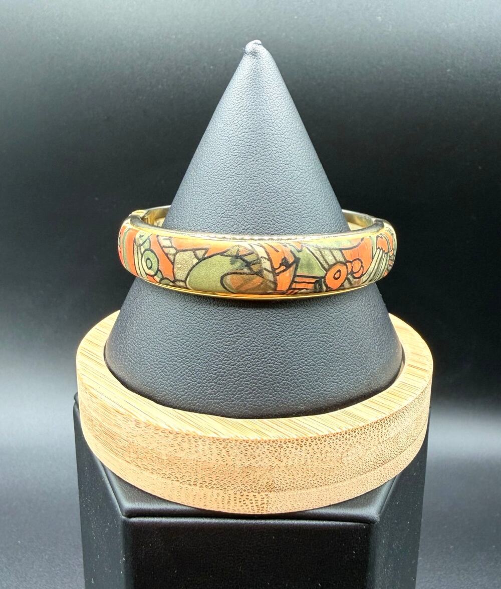 Vintage Italian Printed Enamel Hinged Gold Tone Bangle